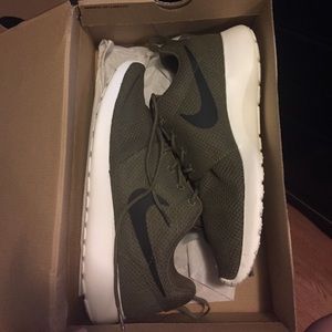 Men’s Roshes